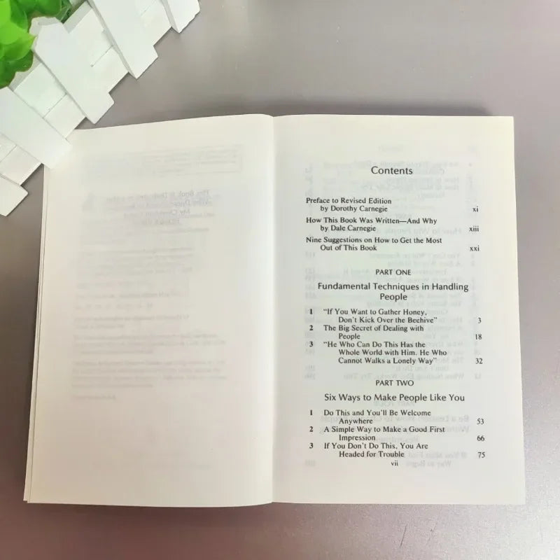 How to win friends and influence others Dale Carnegie's interpersonal communication skills and self-protection reading books