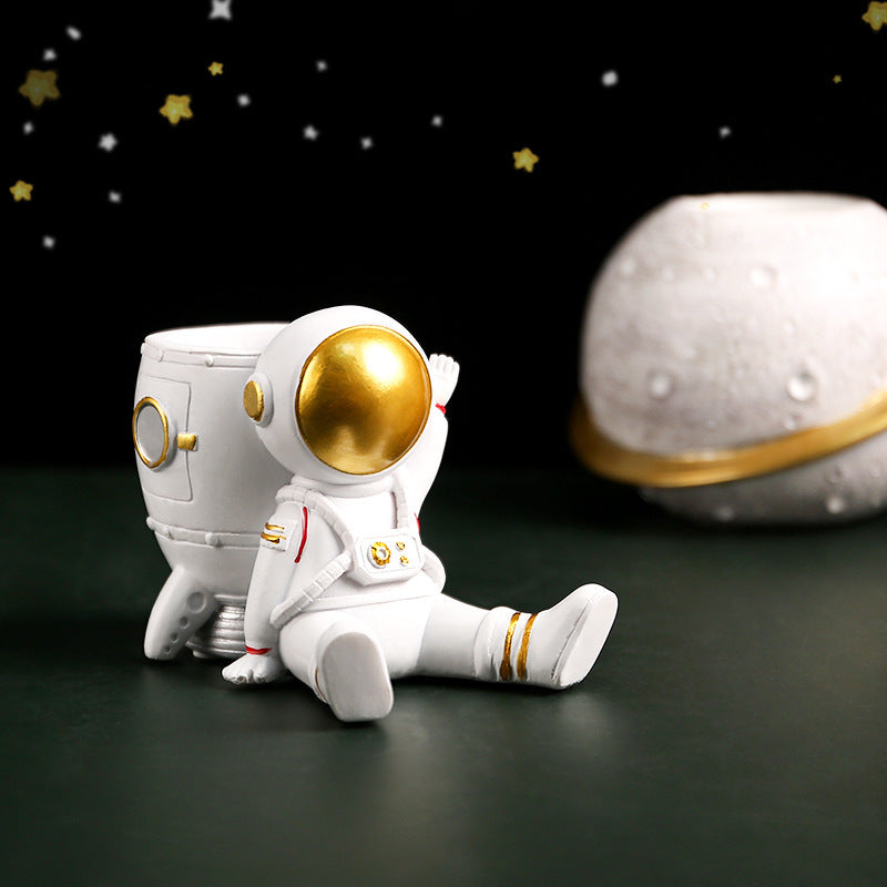 Aesthetic Affordable Cheap Astronaut Resin Pen Holder – Space-Themed Desk Organizer