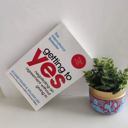 Getting to Yes Negotiating Agreement Without Giving In Paperback Book