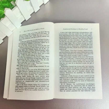 How to win friends and influence others Dale Carnegie's interpersonal communication skills and self-protection reading books