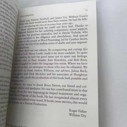 Getting to Yes Negotiating Agreement Without Giving In Paperback Book