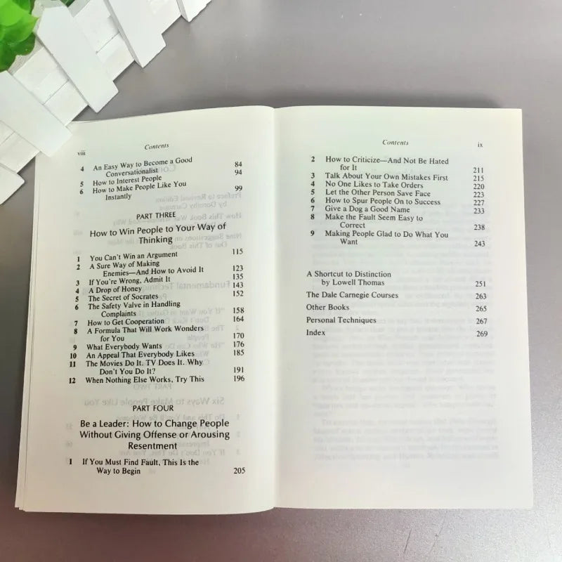 How to win friends and influence others Dale Carnegie's interpersonal communication skills and self-protection reading books