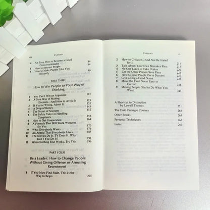 How to win friends and influence others Dale Carnegie's interpersonal communication skills and self-protection reading books