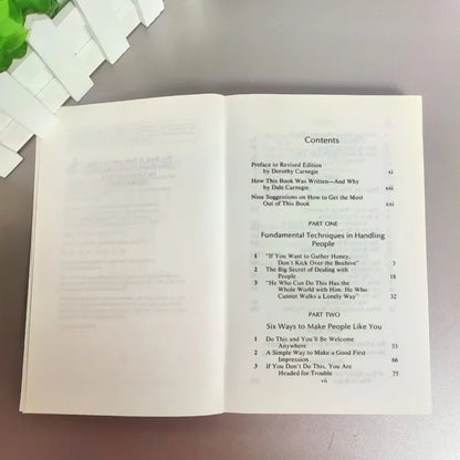 How to win friends and influence others Dale Carnegie's interpersonal communication skills and self-protection reading books